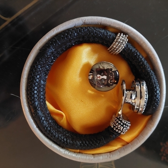 Interchangeable Unisex Pendant Bracelet (includes 2 pendants) - Picture 8 of 8